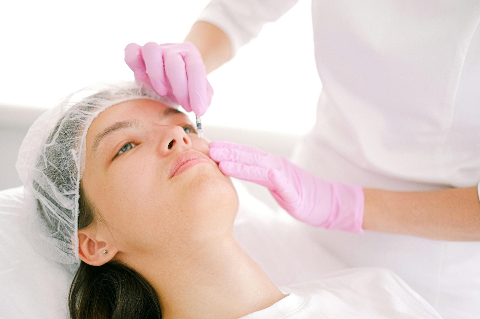 Parabenii în cosmetice: pericol real sau isterie