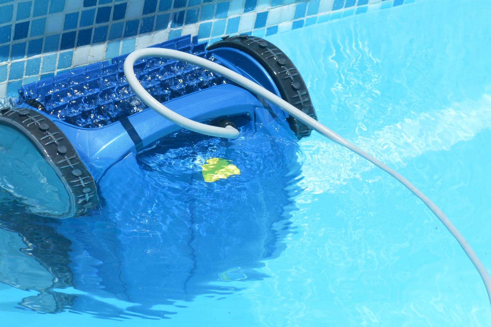 Investitii inteligente pentru o piscina eficienta si usor de folosit