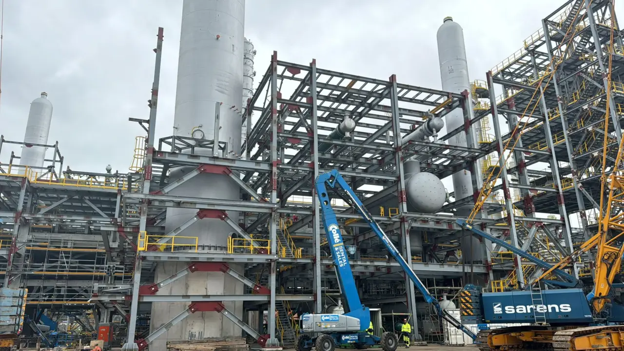 steel-installation3 ATM RO Metal Construction își extinde serviciile de montaj structuri metalice și placări exterioare în Europa